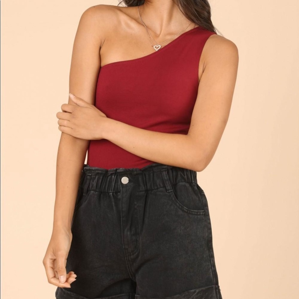 One shoulder top